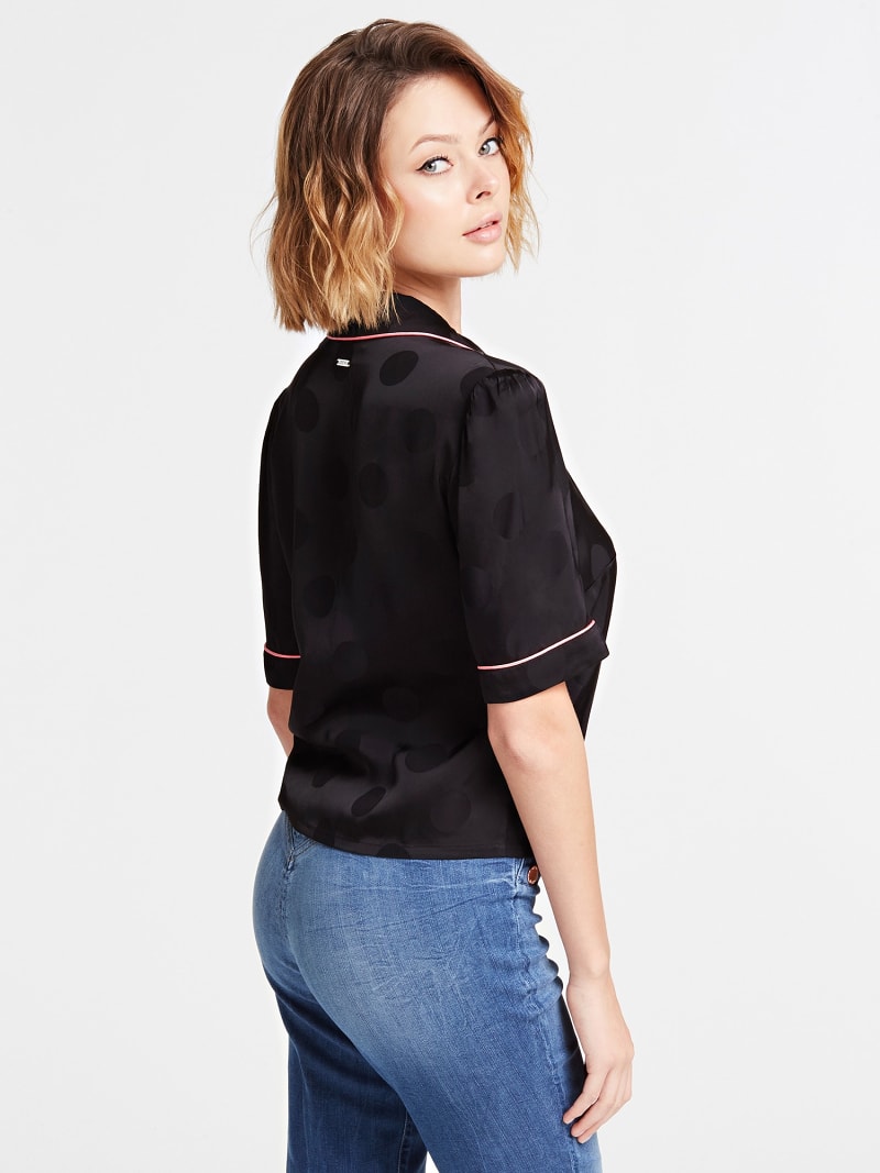 РУБАШКА С ВОРОТНИКОМ ЛАЦКАНАМИ Guess РУБАШКА С ВОРОТНИКОМ ЛАЦКАНАМИ Guess